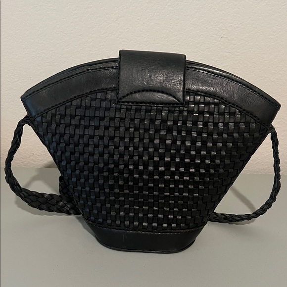 Inge Christopher Handmade Black Woven Leather Shoulder Bag - Picture 4 of 10